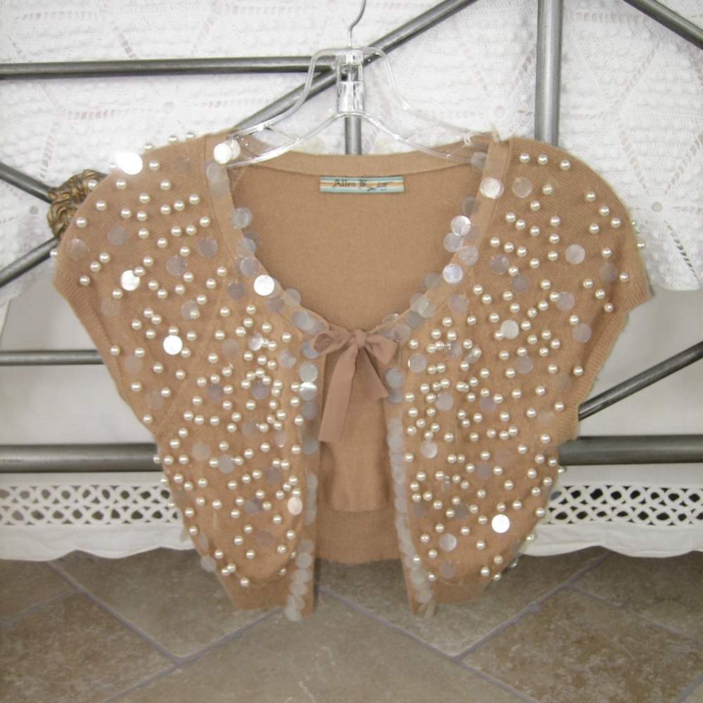 Cropped Short-Sleeve Cardigan/Shrug Embellishments